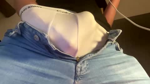 Snapshot of handsomecharmer chatting on December 18, 3:55 pm Handsome online show from December 18, 3:55 pm