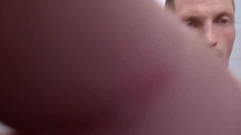 Snapshot of handsomerob42 chatting on October 31, 1:34 pm handsomerob42 online show from October 31, 1:34 pm