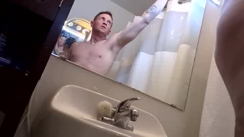 Snapshot of handsomerob42 chatting on November 24, 12:27 pm handsomerob42 online show from November 24, 12:27 pm