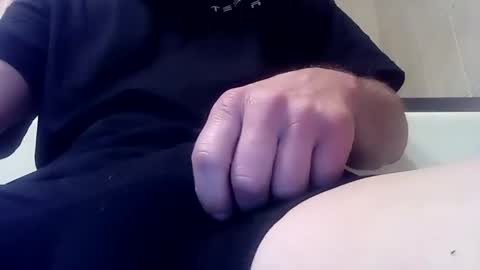 Snapshot of handsumload_11 chatting on January 26, 12:05 am handsumload_11 online show from January 26, 12:05 am