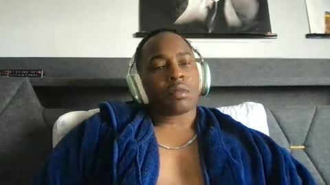 Snapshot of handyfranklin chatting on July 20, 6:10 pm Chocolate Exhibitionist online show from July 20, 6:10 pm