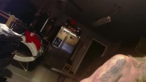 Snapshot of handyman5303 chatting on December 24, 7:33 pm Handystudman online show from December 24, 7:33 pm