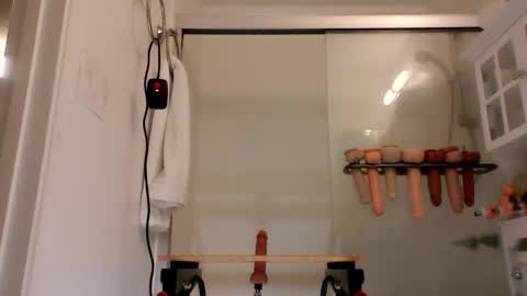 Snapshot of handysmurf chatting on April 12, 4:56 pm HandySmurf online show from April 12, 4:56 pm