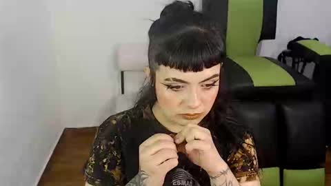 Snapshot of hanna99moon chatting on December 21, 4:52 am JUANA online show from December 21, 4:52 am