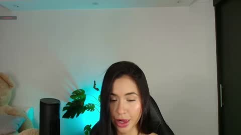 Snapshot of hanna_1sweet chatting on May 31, 12:30 am hanna online show from May 31, 12:30 am