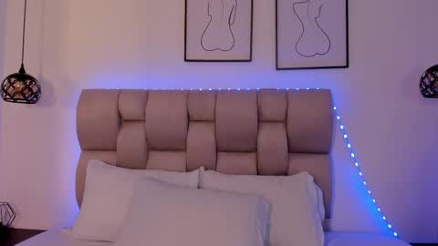 hanna__evans_ online show from February 5, 11:48 am