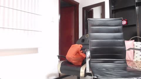 hanna_lamber online show from January 16, 7:07 am