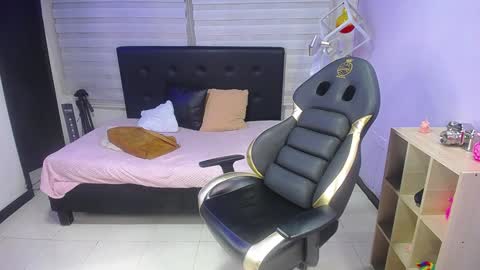 hanna_lamber online show from January 23, 2:33 am