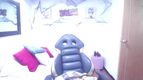 hanna_lamber online show from October 16, 11:55 am