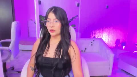 Snapshot of hanna_lee4 chatting on March 17, 1:43 am Hanna online show from March 17, 1:43 am