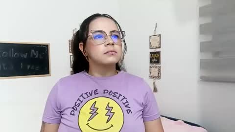 Snapshot of hanna_moons chatting on February 17, 11:07 am hanna_moons online show from February 17, 11:07 am