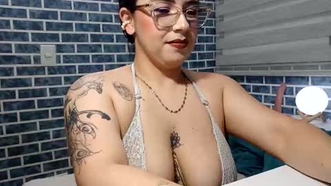 hanna_moons online show from April 18, 4:27 am