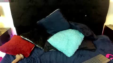 Snapshot of hanna_vell11 chatting on June 24, 1:15 am hanna_vell11 online show from June 24, 1:15 am