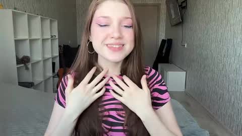 Snapshot of hanna_webber chatting on June 1, 8:27 am hanna_webber online show from June 1, 8:27 am