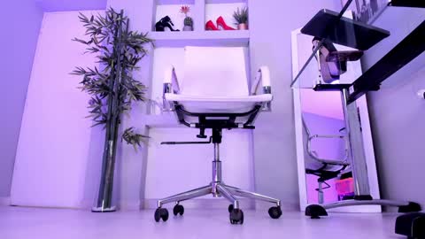 HANNAH HOWELL online show from January 23, 11:58 am