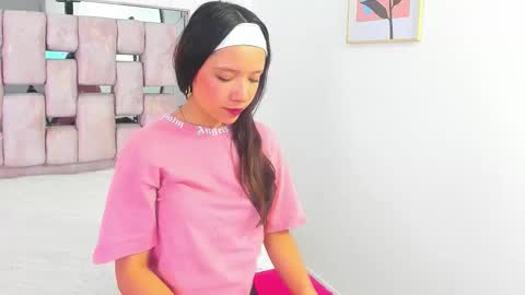 hannah_stuart online show from February 20, 1:55 pm