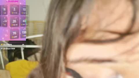 Snapshot of hannah_warren chatting on December 17, 12:55 pm Kamila online show from December 17, 12:55 pm