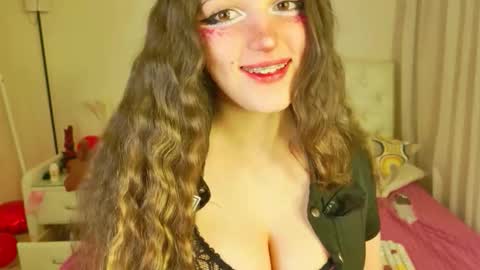 Snapshot of hannah_warren chatting on February 20, 12:07 am Kamila online show from February 20, 12:07 am