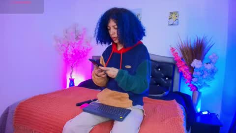 Snapshot of hannahblue_ chatting on February 3, 12:10 pm HannahBlue online show from February 3, 12:10 pm