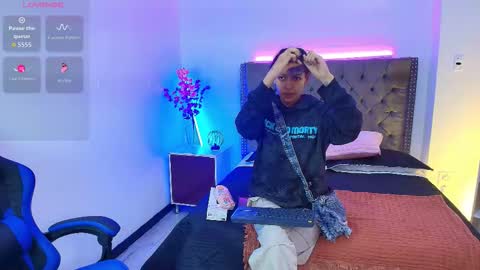 Snapshot of hannahblue_ chatting on March 3, 12:11 pm HannahBlue online show from March 3, 12:11 pm