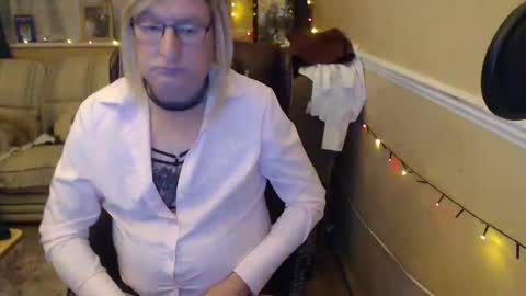 hannahcd57 online show from April 19, 9:06 pm