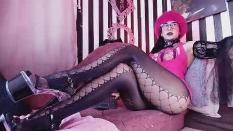 FOLLOW ME INTA MOONXMAFE online show from May 7, 11:10 pm
