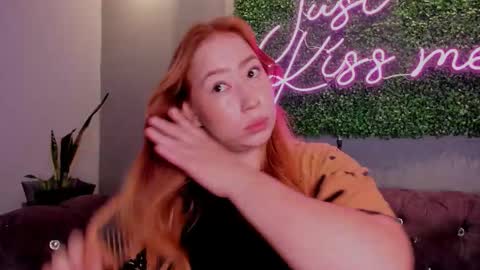 hannamartinn_ online show from October 22, 3:45 pm