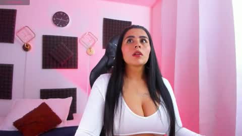 Hanna  online show from November 9, 2:15 pm