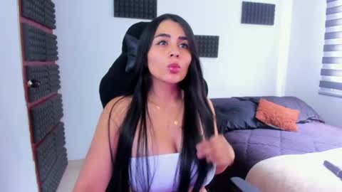 Hanna  online show from March 26, 6:35 pm