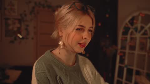 Snapshot of hannasthesia chatting on December 19, 1:50 am Hanna online show from December 19, 1:50 am