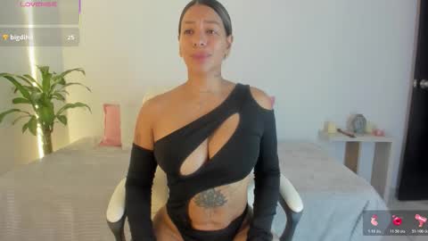 Hanna Williams  online show from February 22, 4:05 pm