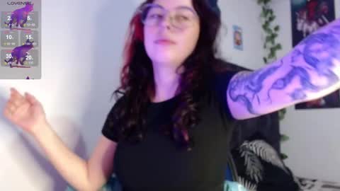 Snapshot of hanny_e chatting on October 16, 12:11 am hanny online show from October 16, 12:11 am