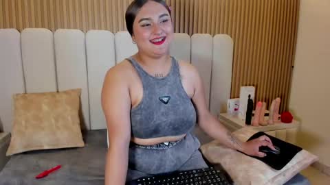 Snapshot of hanny_thomson chatting on May 23, 8:46 pm Hanny online show from May 23, 8:46 pm
