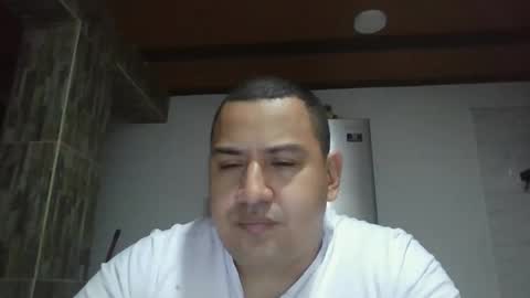Snapshot of hansel_3 chatting on May 2, 11:32 pm Andrs Cortes online show from May 2, 11:32 pm