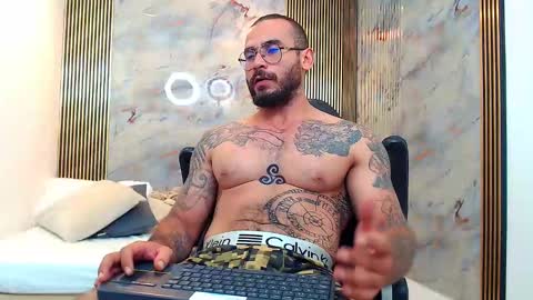 Snapshot of hanz_col chatting on January 25, 4:34 am hanz_col online show from January 25, 4:34 am