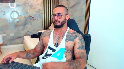 Snapshot of hanz_col chatting on February 5, 3:02 am hanz_col online show from February 5, 3:02 am