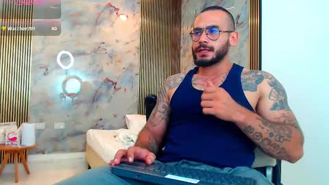 Snapshot of hanz_col chatting on February 6, 9:11 am hanz_col online show from February 6, 9:11 am