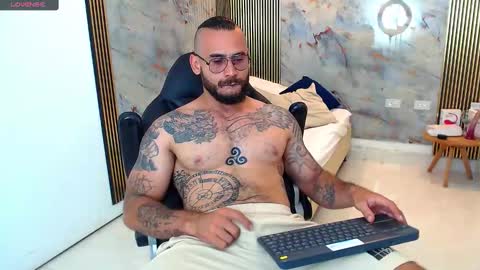 Snapshot of hanz_col chatting on February 18, 2:05 am hanz_col online show from February 18, 2:05 am