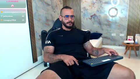 Snapshot of hanz_col chatting on February 24, 7:41 pm hanz_col online show from February 24, 7:41 pm