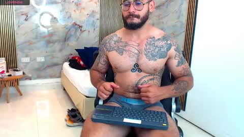 Snapshot of hanz_col chatting on March 1, 11:39 am hanz_col online show from March 1, 11:39 am