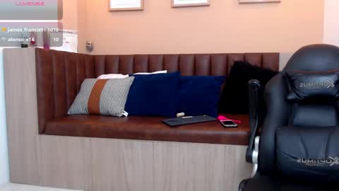 Snapshot of hanz_col chatting on March 7, 3:07 pm hanz_col online show from March 7, 3:07 pm