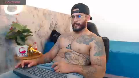 Snapshot of hanz_col chatting on September 19, 1:45 pm hanz_col online show from September 19, 1:45 pm