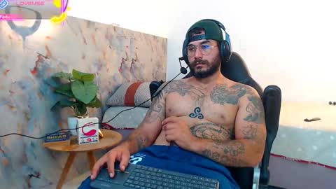 Snapshot of hanz_col chatting on October 14, 11:33 am hanz_col online show from October 14, 11:33 am