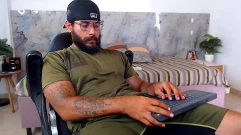 hanz_col online show from April 19, 12:59 pm