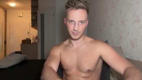 Snapshot of hanzlagerfelt chatting on November 9, 8:18 pm hanzlagerfelt online show from November 9, 8:18 pm