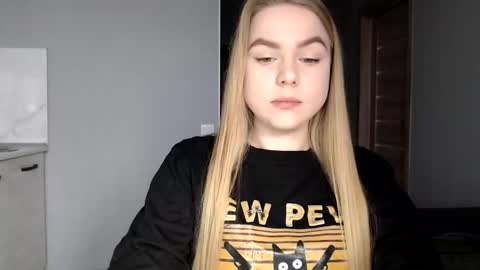 happy_fox_ online show from March 3, 2:26 pm