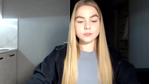 happy_fox_ online show from March 11, 9:48 pm