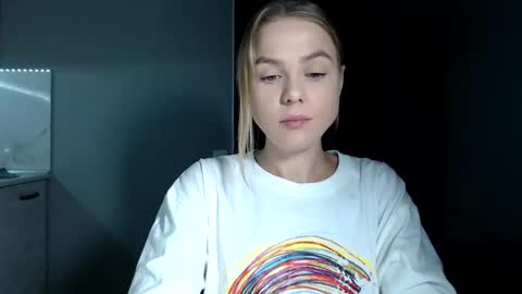 happy_fox_ online show from October 19, 7:47 pm