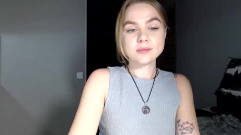 happy_fox_ online show from March 11, 9:32 pm