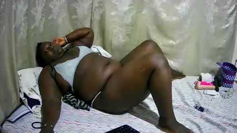 happysonia online show from February 8, 9:40 pm